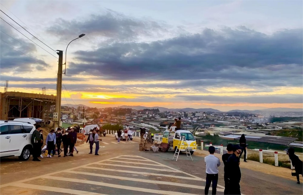 Xóm Lèo Đà Lạt nằm trong khu quy hoạch Huỳnh Tấn Phát, là địa điểm check-in nổi tiếng với khách du lịch